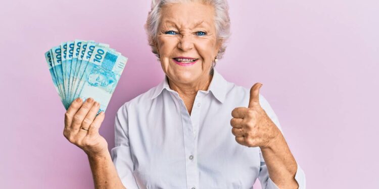 Governo libera pagamento no valor de R$ 1.518 para aposentados