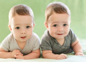 Como escolher nomes de irmãos ou gêmeos que combinam naturalmente