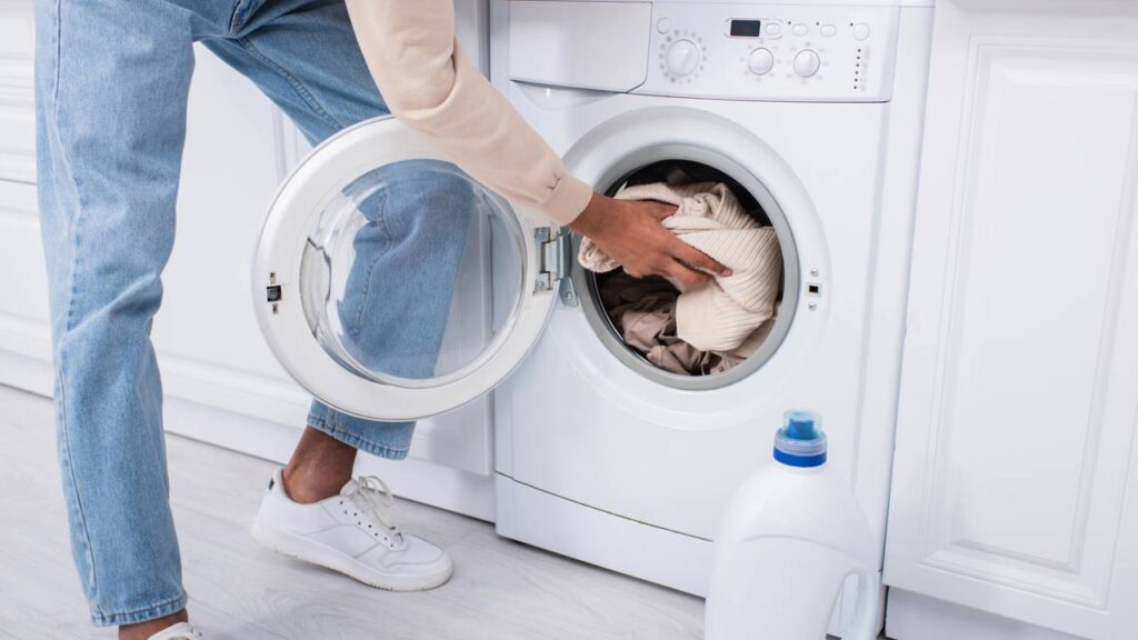 A máquina de lavar foi criada de uma necessidade industrial? Veja a origem que transformou a rotina doméstica