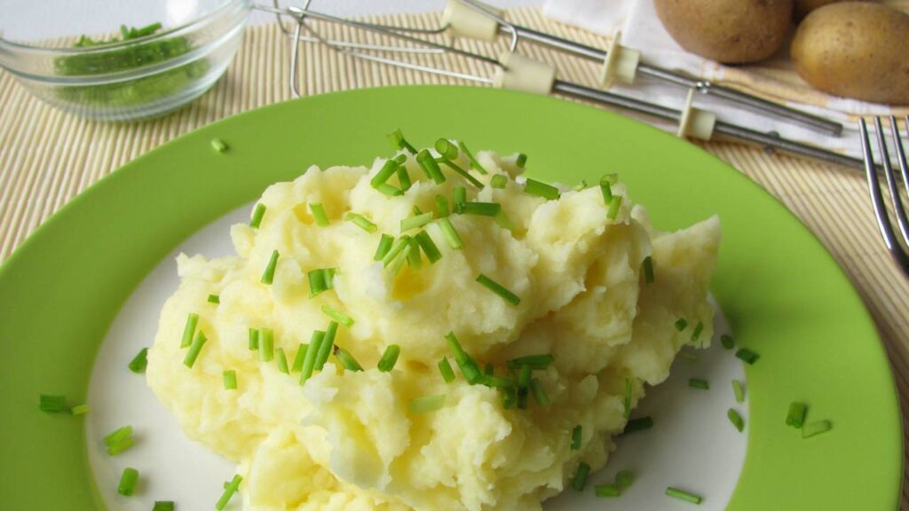Os erros que deixam o purê de batata pesado e sem sabor