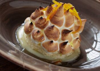 Aprenda a fazer um cremoso merengue para sua família passo a passo