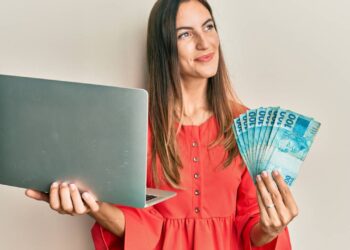 Receba até R$ 1.518 de benefício do governo mesmo estando trabalhando