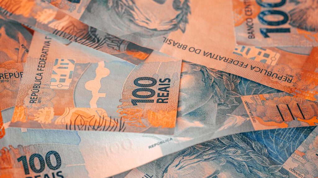 Os anjos alertam: como usar o seu dinheiro com sabedoria