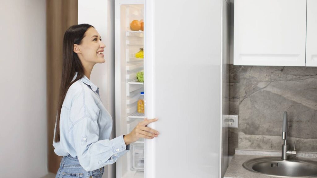 Como eliminar o mau cheiro da geladeira com apenas um ingrediente