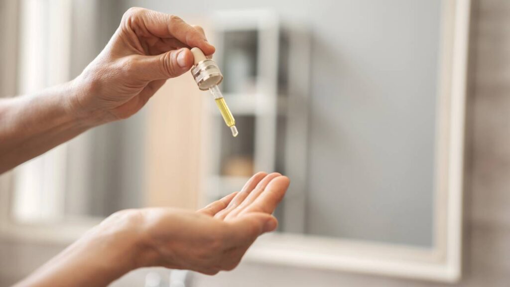 Nem vinagre, nem bicarbonato: o produto natural que limpa melhor o banheiro, segundo especialistas