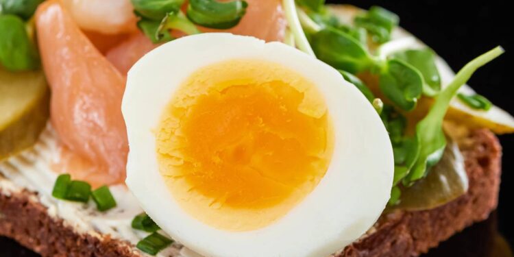 Como fazer o ovo cozido perfeito em 6 minutos, com truque do MasterChef