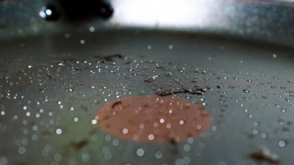 Como evitar que o arroz queime no fundo da panela