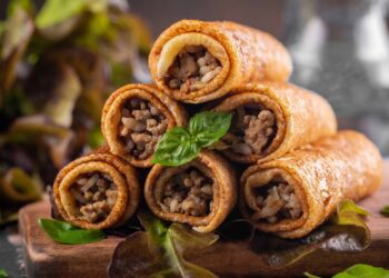 Esta receita de cremosas panquecas de carne moída é ideal para uma refeição em família