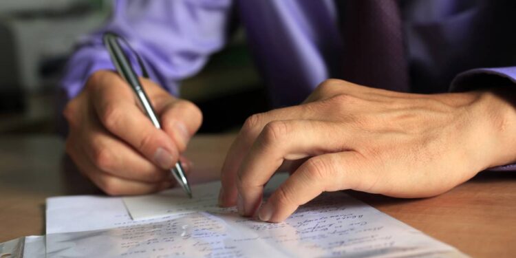 Câmara de cidade de MG abre concurso público com salários de até R$ 4,8 mil