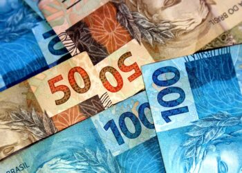 Como organizar o orçamento ganhando até um salário mínimo e evitar contas atrasadas