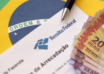 Comunicado urgente da Receita deixa brasileiros de alta renda em pânico