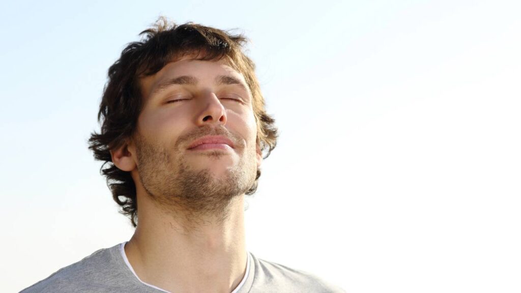 Este hábito antes de dormir reduzirá até 40% da ansiedade, segundo terapeuta