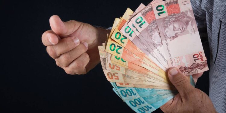 Se você recebe até dois salários mínimos por mês, precisa ler isso