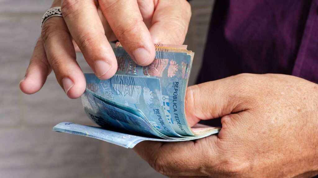 Se você recebe até dois salários mínimos por mês, precisa ler isso