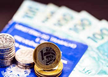 Salário mínimo de R$ 2.057 em 2026 segundo resolução em vigor em 1º de janeiro