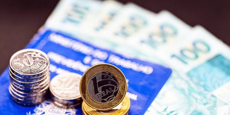 Salário mínimo de R$ 2.057 em 2026 segundo resolução em vigor em 1º de janeiro