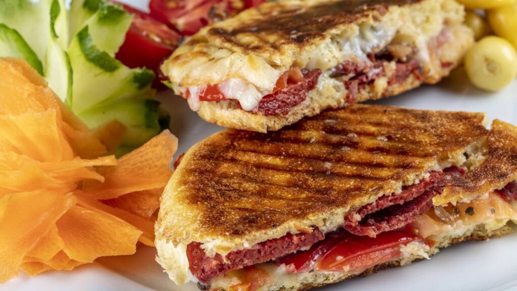 Aprenda a fazer um lanche no micro-ondas, perfeito para café ou lanche da tarde