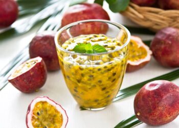 Prepare um suco de maracujá cremoso em minutos com essa técnica simples