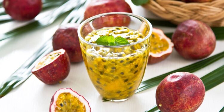 Prepare um suco de maracujá cremoso em minutos com essa técnica simples