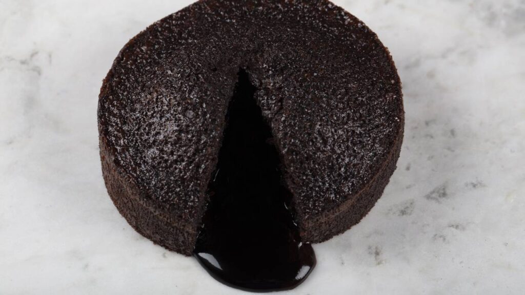 Como fazer o suflê de chocolate do MasterChef que impressiona logo na primeira colherada