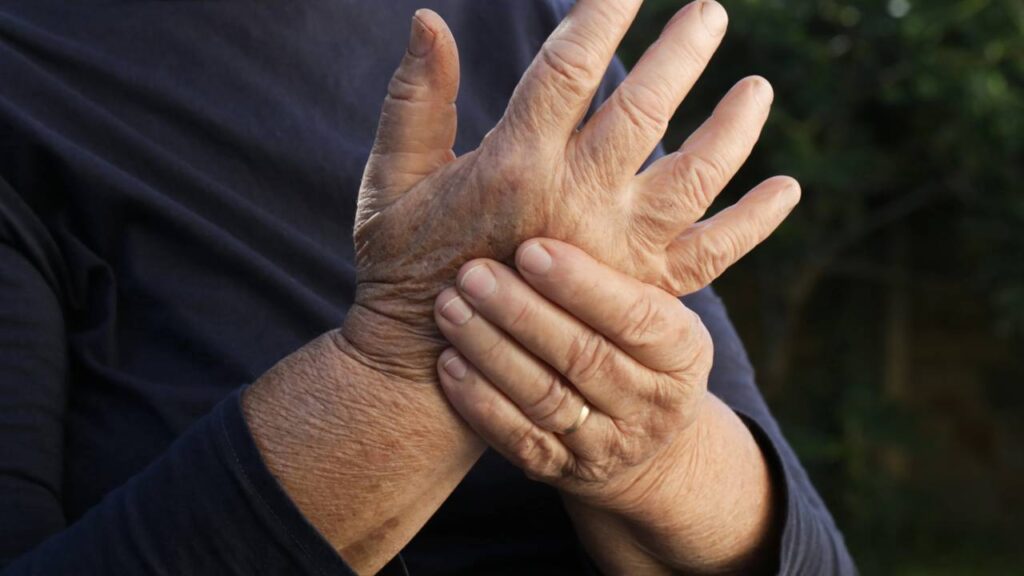 Acabe com a tendinite na mão com exercícios caseiros