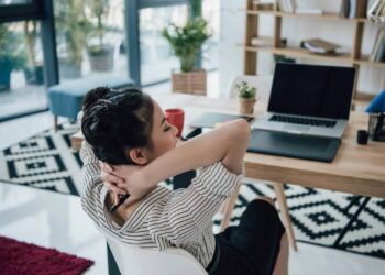 Como evitar dores e sedentarismo no trabalho com exercícios simples de 10 minutos