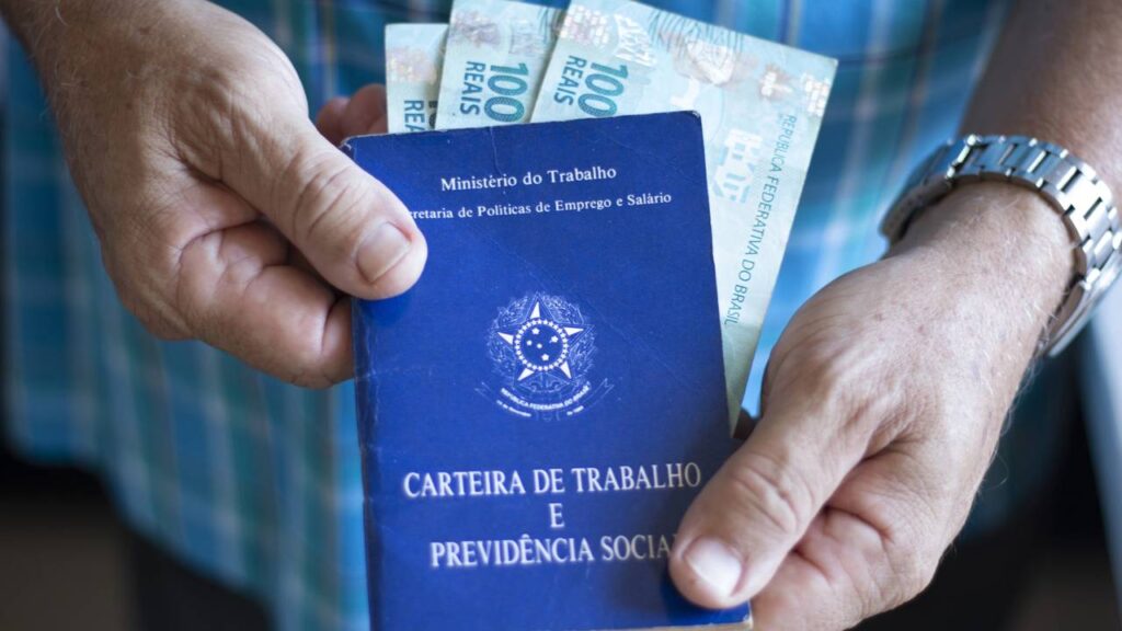 Governador aumenta o piso do salário mínimo para R$ 2.275, o mais alto do Brasil