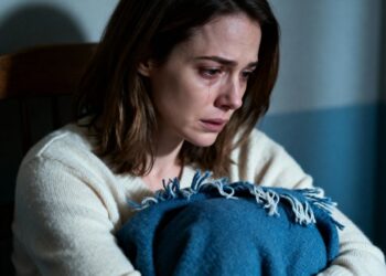 4 atitudes femininas que escondem traumas profundos sem ninguém notar