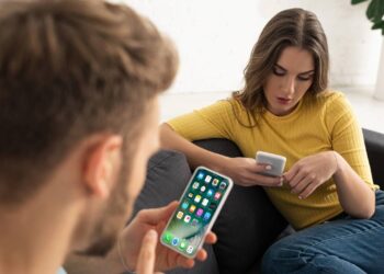 Mesmo conversando com alguém, a solidão ainda parece tão presente