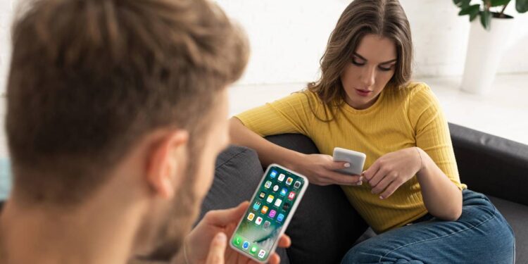 Mesmo conversando com alguém, a solidão ainda parece tão presente