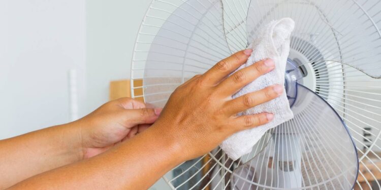 Como limpar o ventilador sem espalhar poeira pela casa