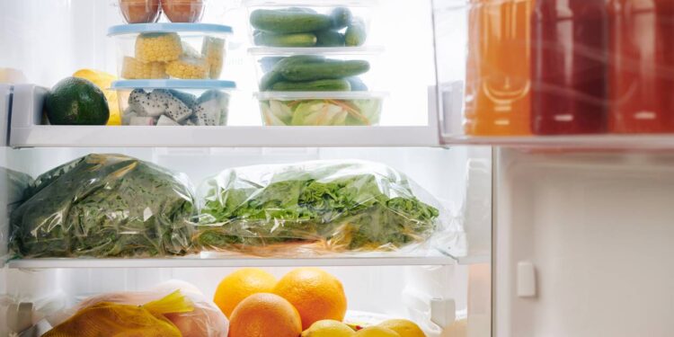 Como um pedaço de papel toalha pode dobrar a vida útil das suas verduras