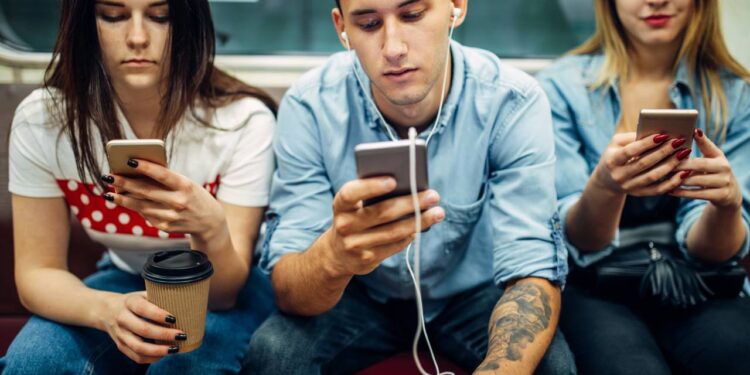 Scroll infinito é o novo cigarro digital da nossa geração