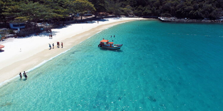 O paraíso brasileiro que oferece praias cristalinas e uma experiência digna do Caribe