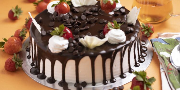 Bolo cremoso fácil que derrete na boca e é perfeito no Natal