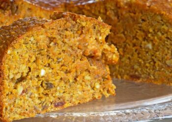 Receita de bolo de cenoura preguiçoso para fazer em 20 minutos