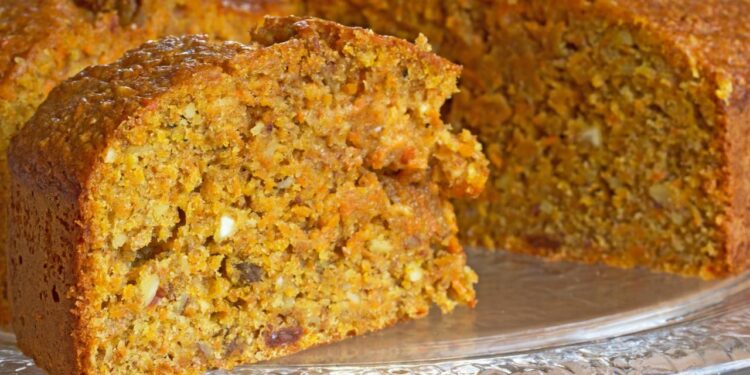 Receita de bolo de cenoura preguiçoso para fazer em 20 minutos