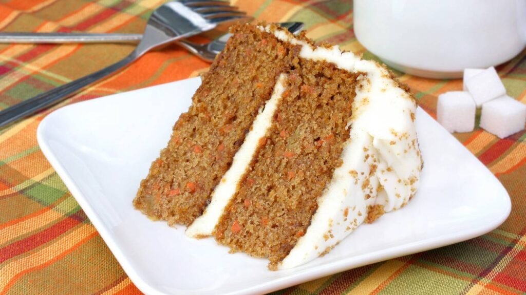 Receita de bolo de cenoura preguiçoso para fazer em 20 minutos