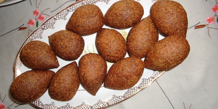 Como fazer quibe no micro-ondas para comer no almoço