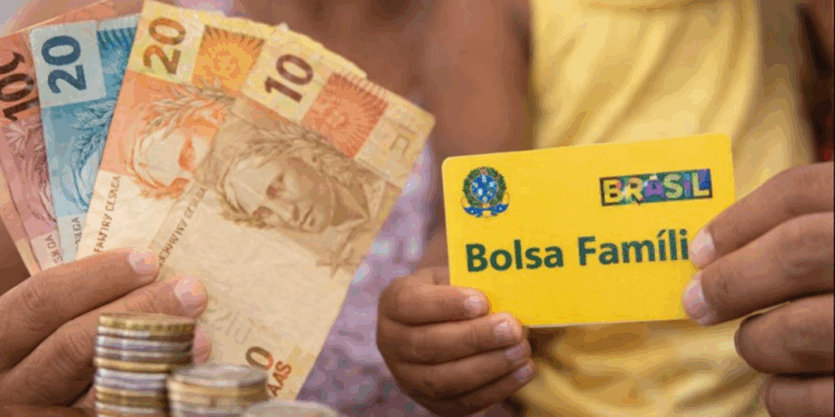 Auxílio Gás e Bolsa Família podem ser recebidos juntos por famílias?