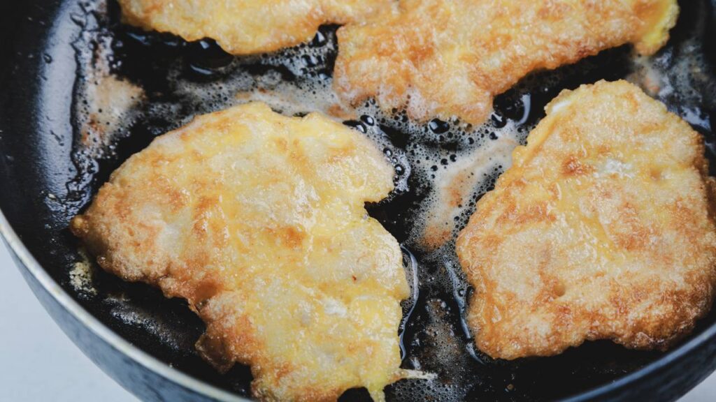 Frango na frigideira em 15 minutos vira jantar rápido de dezembro