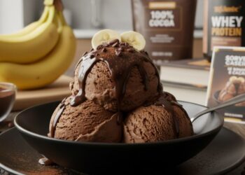 Sorvete caseiro de banana e cacau sem açúcar e sem leite