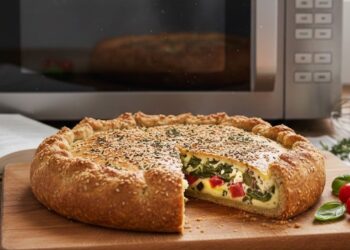 Torta proteica de micro-ondas é deliciosa, econômica, fica pronta em 3 minutos e te ajuda a manter uma dieta equilibrada