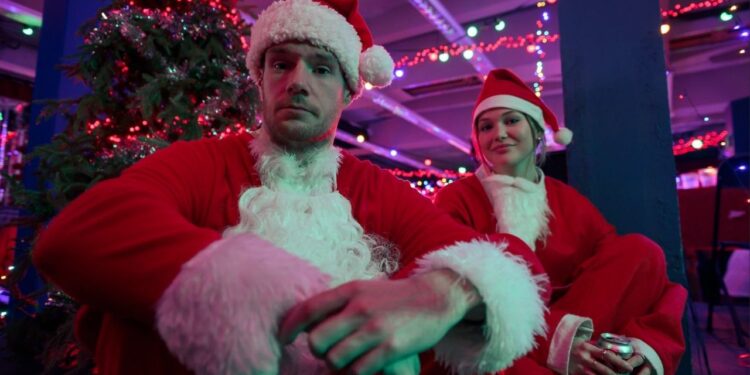 O novo filme da Netflix combina ação, romance e clima natalino