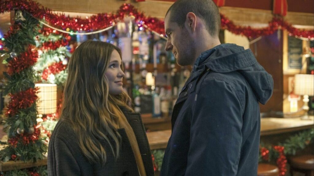 O novo filme da Netflix combina ação, romance e clima natalino