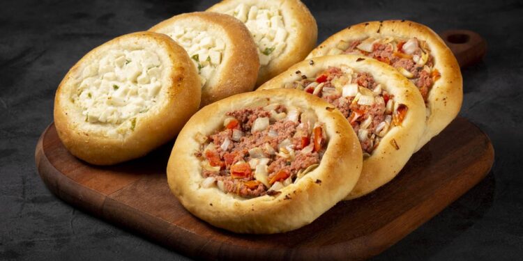 Use os ingredientes que tem no armário para fazer impecáveis esfirras em 12 minutos