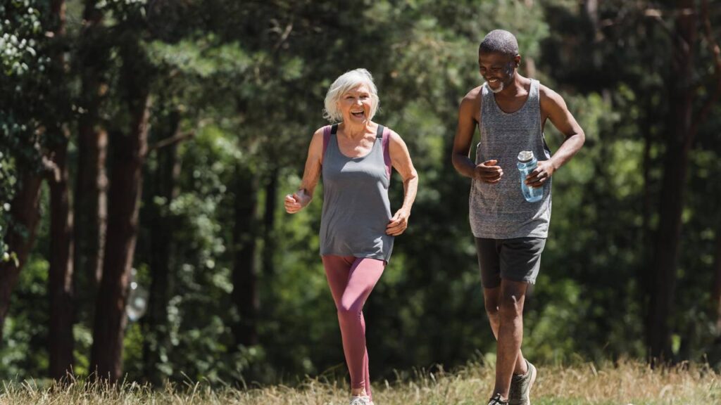 Os 4 melhores exercícios para queimar gordura depois dos 40