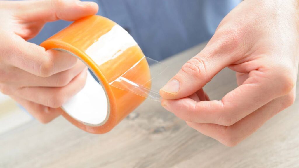 Nem pano, nem aspirador: este truque remove areia do sofá da casa de praia