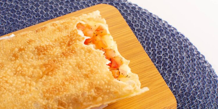 Prepare crocantes pastéis de feira sem gastar muito em 8 minutos