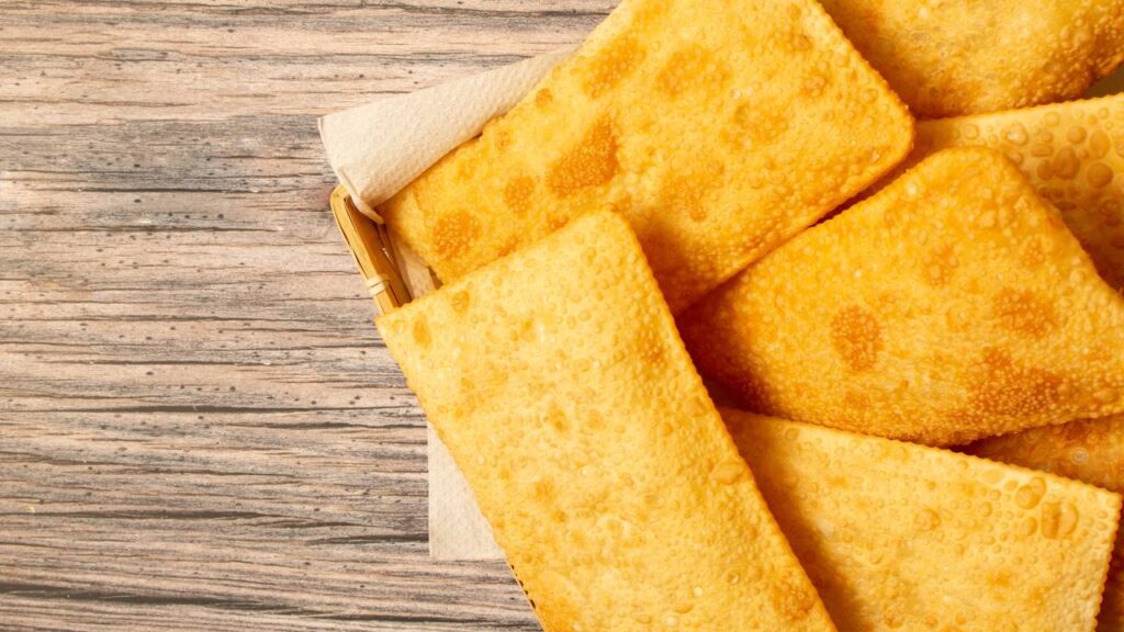 Prepare crocantes pastéis de feira sem gastar muito em 8 minutos